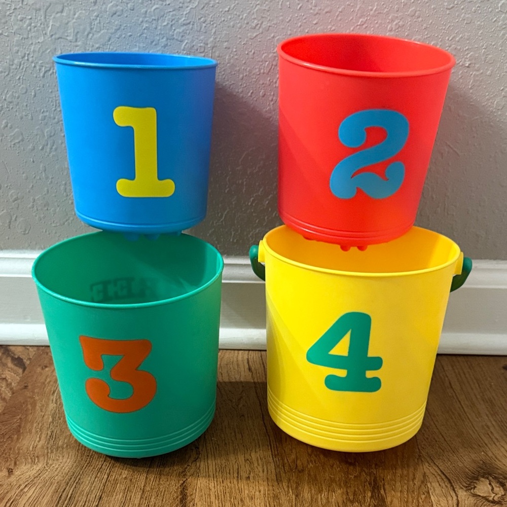 Melissa and Doug Stacking Numbered Beach Buckets and Scoops - Picture 2 of 9